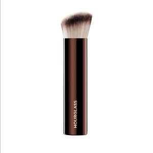 Hourglass Vanish Seamless Finish Foundation Brush